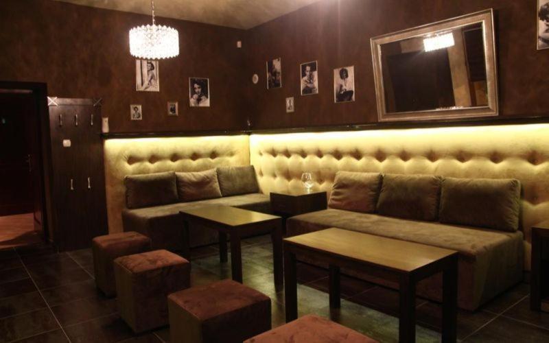 Rynek 6 Retro Pub & Hostel ラドム エクステリア 写真