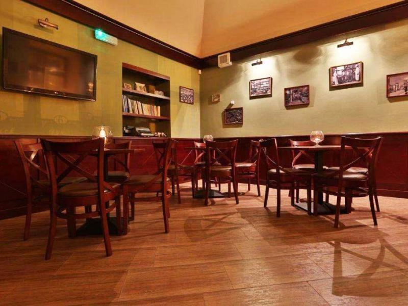 Rynek 6 Retro Pub & Hostel ラドム エクステリア 写真