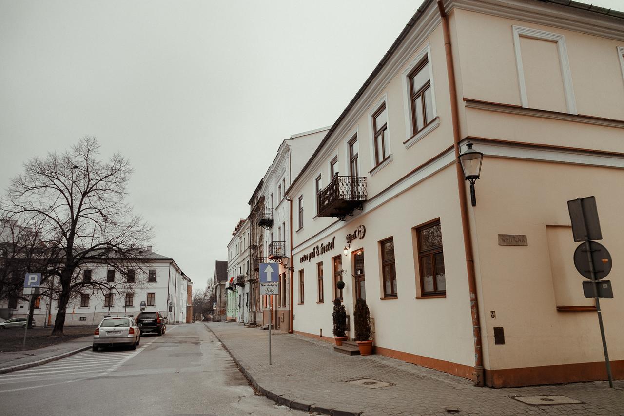 Rynek 6 Retro Pub & Hostel ラドム エクステリア 写真