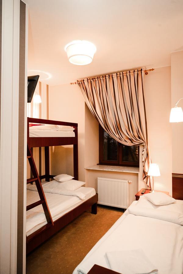 Rynek 6 Retro Pub & Hostel ラドム エクステリア 写真